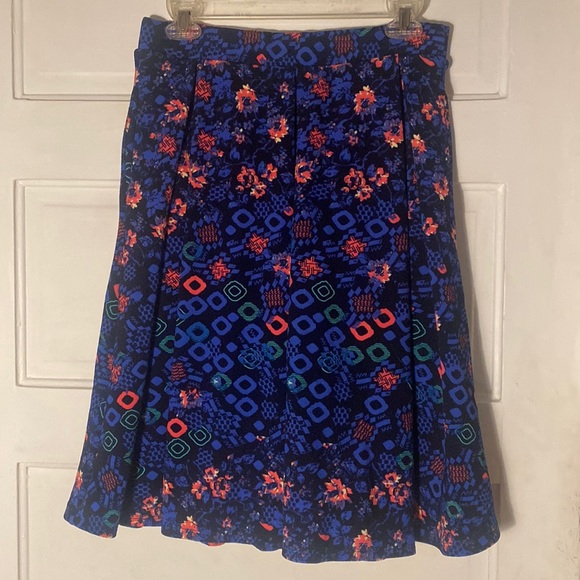 Like new, Madison style, Lularoe skirt with pockets in size small - Picture 1 of 4